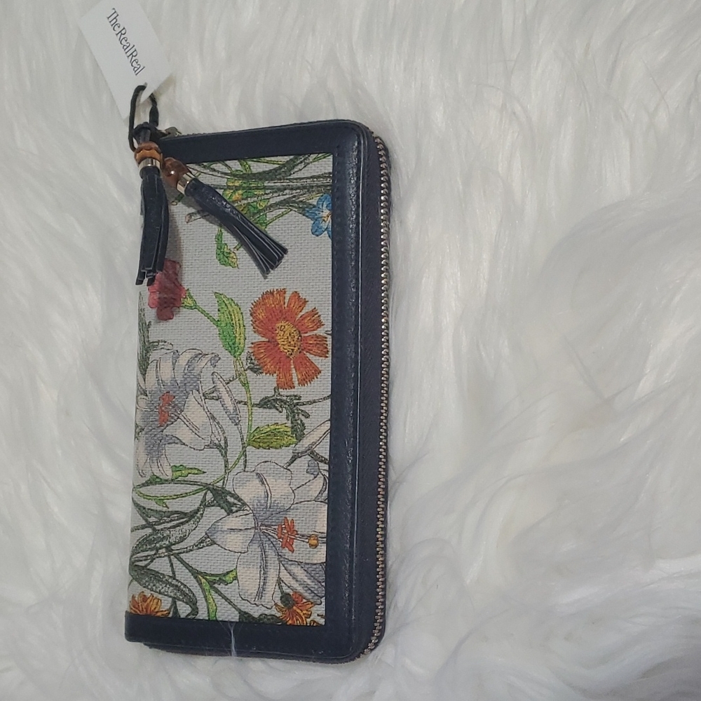 Authentic Gucci Flora Zippy Wallet Cloth Canvas Navy Blue leather trim @NO BOX
